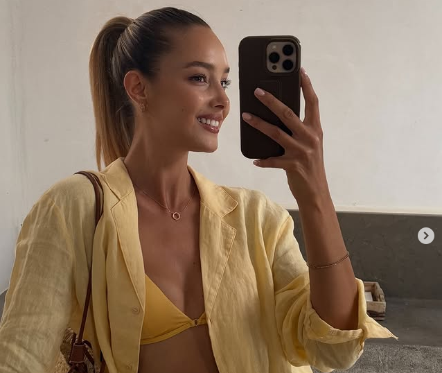 Унгарската моделка Виктория Варга подпали Инстаграм с реклама на бельо