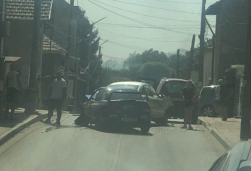 Младеж е пострадал при верижна катастрофа в Лом съобщиха от