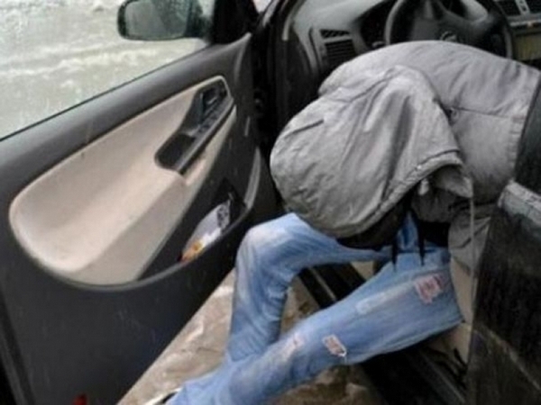 18 годишен жител на Дунавци седнал зад волана на лек автомобил