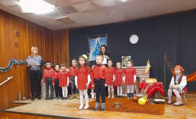 В навечерието на Бабинден децата от група Калинка при ДГ