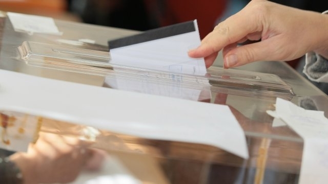 Гласуването в Бургас в една секция започна с двучасово закъснение