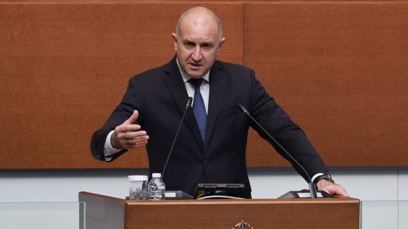 Румен Радев за полетите на Пеевски: Службите в Малта ни дадоха 36 фактури за 5 млн. евро