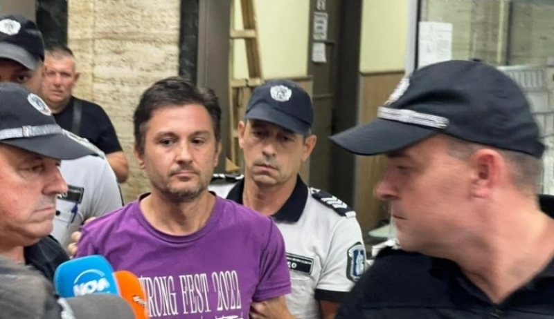 Задържаният за екшъна пред КАТ-Пловдив опитал да скочи от прозорец на Трето РУ