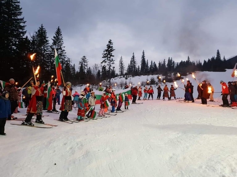 Днес от 18 часа по случай Националния празник на Република