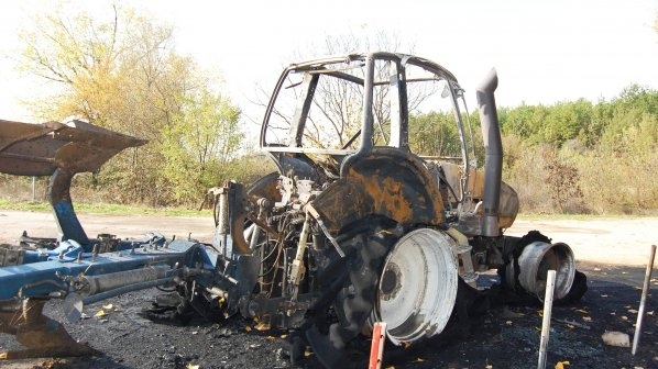 Късо съединение в нестандартна ел инсталация на стопанска постройка е