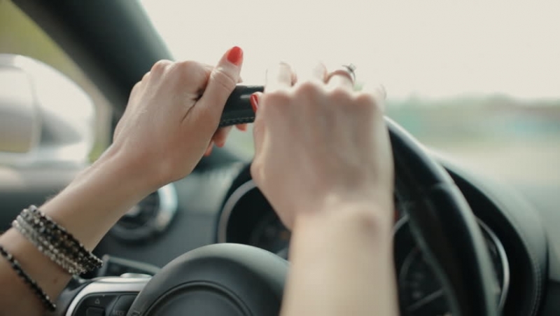 28 годишна мадама подлуди полицията като накара ченгета да я преследват