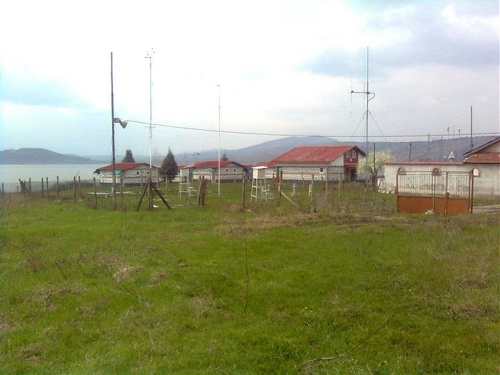 Служителите от Националния институт по метеорология и хидрология излизат на