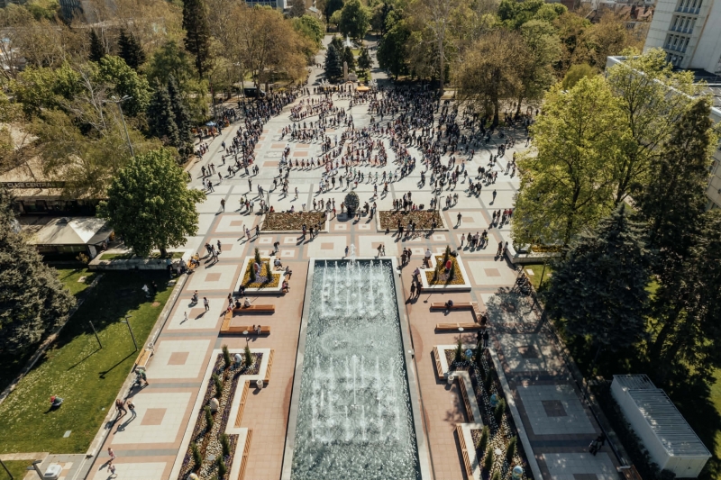 Монтанчани посрещат Великден с хоро на мегдана