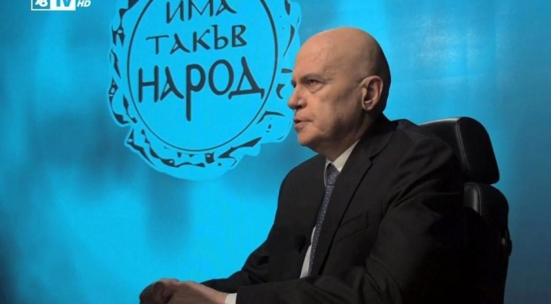 Подозренията около това кой дърпа конците на Слави Трифонов и