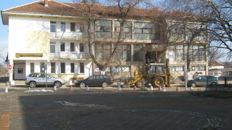 100 души ще бъдат наети в община Ружинци по програма за младежка