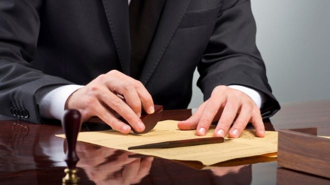 ГЕРБ, ДПС и ИТН свалиха данъка на нотариусите от 10% на 6%