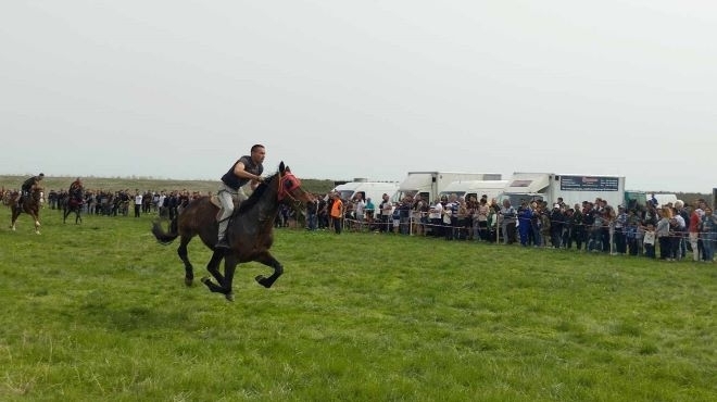 С много веселие и състезателен дух протекоха конните надбягвания в