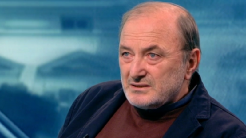 Чрез смяната на Мустафа Карадайъ с Делян Пеевски Ахмед Доган