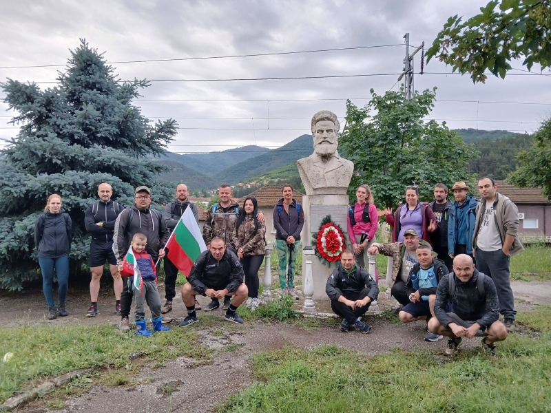 С поредица от прояви: Мездра почете паметта на Христо Ботев /снимки/