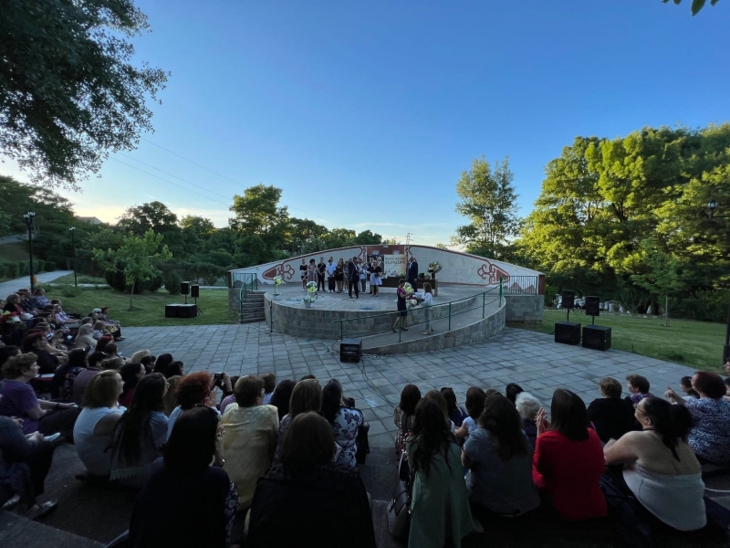 За втора поредна година Община Оряхово посвети вечер на просветните