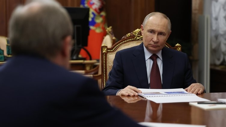 Русия изпраща отвлечените украински деца на фронта да се бият срещу бащите си