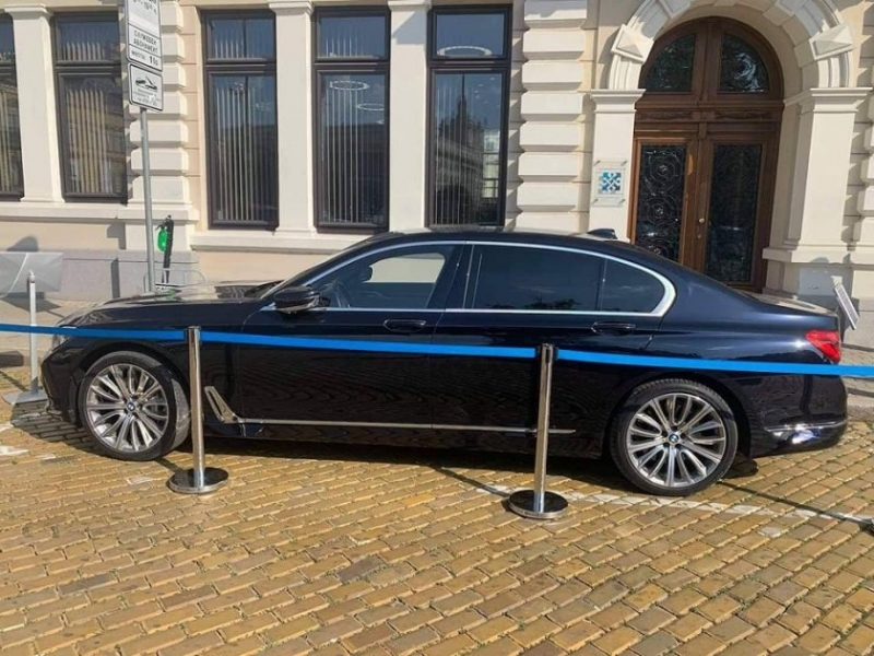 Луксозният автомобил на предишния главен изпълнителен директор на Българската банка