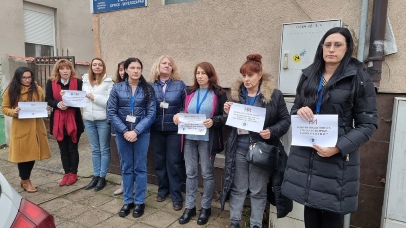 Служители на НСИ във Враца протестираха за по-високи заплати