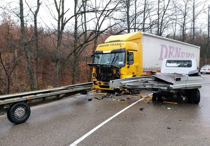ТИР и камион катастрофираха във Видинско научи BulNews Пътният инцидент