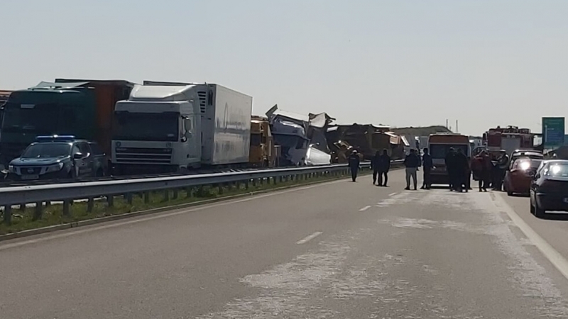 Движението по АМ Тракия в района на Пловдив е затруднено