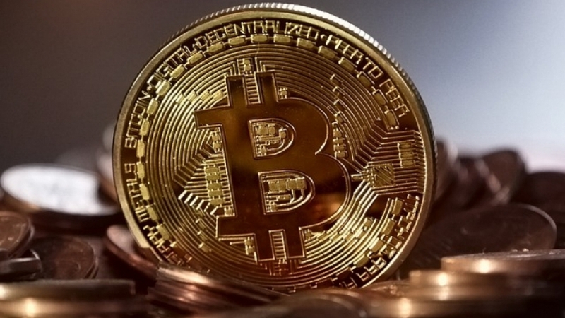 Виртуалната валута bitcoin изглежда няма спиране. Цената вече доближи 7000