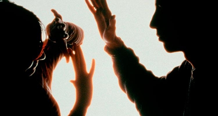 Агресивен баща набил майка на съученик на детето си в