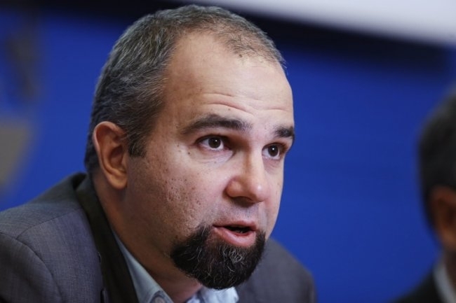 България се превръща в заложник на битката за ДПС каза