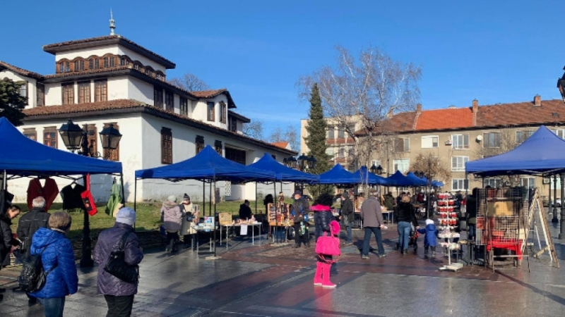 Занаятчийски базар е разположен днес до Исторически музей Конака във
