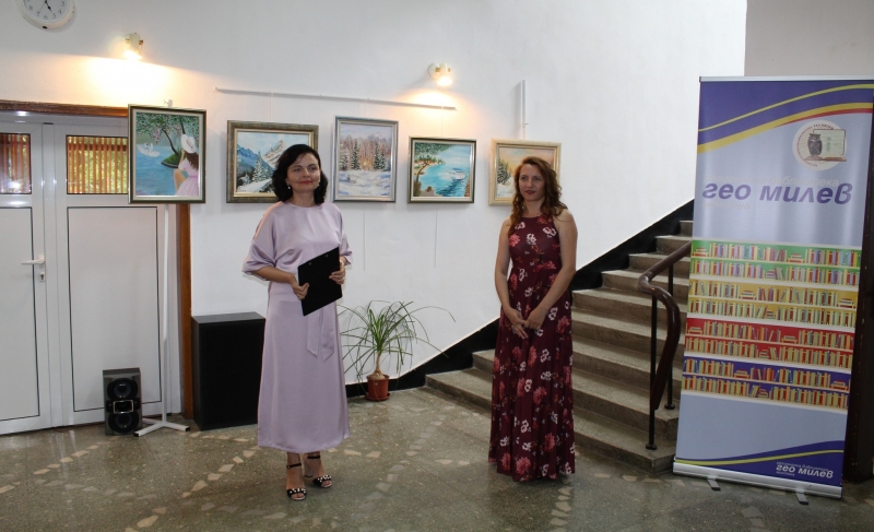 Първа самостоятелна изложба на младата художничка Цветана Горанова бе открита