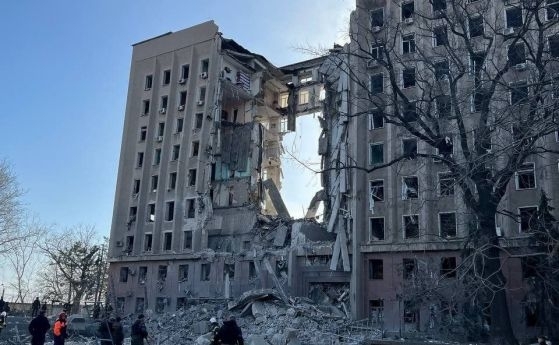 Ракета удари сградата на областната администрация в украинския град Николаев.