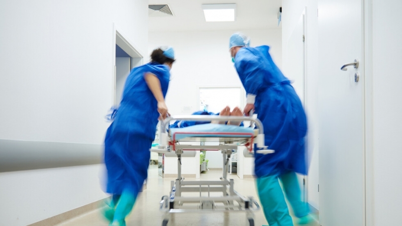 14 туристи отседнали в хотел във Флорина  Северна Гърция са били хоспитализирани заради отравяване с въглероден