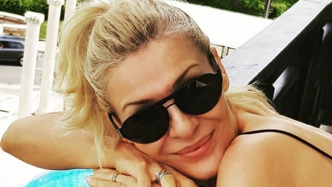 Гала се съблече по цици и забърка голям скандал на Малдивите /снимки/