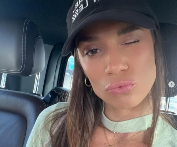 Популярният италиански изпълнител Ерос Рамацоти е отново на крилете на