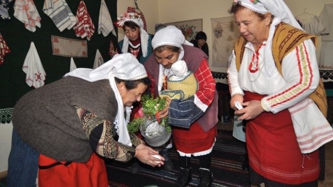В мездренското село Царевец се готвят за Бабинден