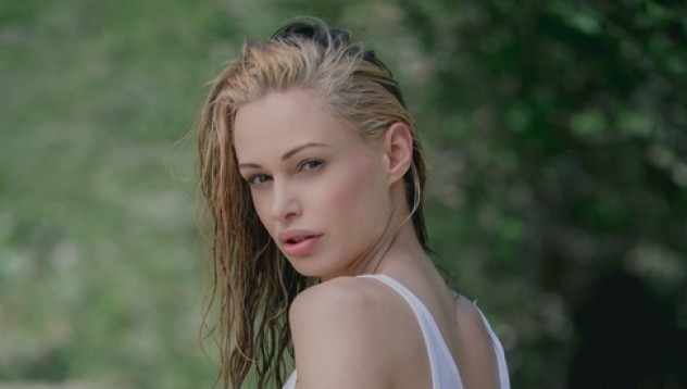 Зита е розова усмихната и нежна дама която би могла