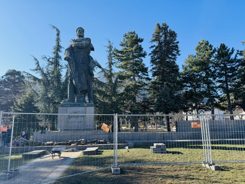 Започва ремонтът на паметника на поета революционер Христо Ботев който се