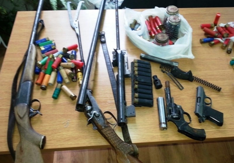 При специализирана акция на полицията са намерени незаконни оръжия и