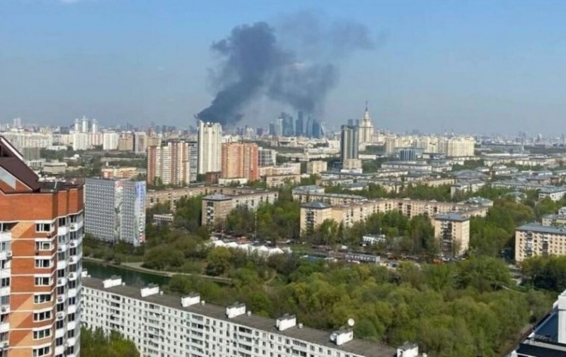 Пожар избухна в луксозен жилищен комплекс в Москва /снимки/