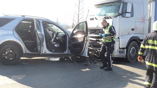 Двама души загинаха при тежка катастрофа на пътя Разград-Русе, съобщиха