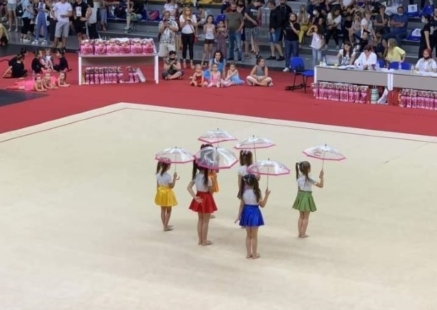 Мездренски гимнастички получиха златни медали на Гимнастрада в Шумен научи