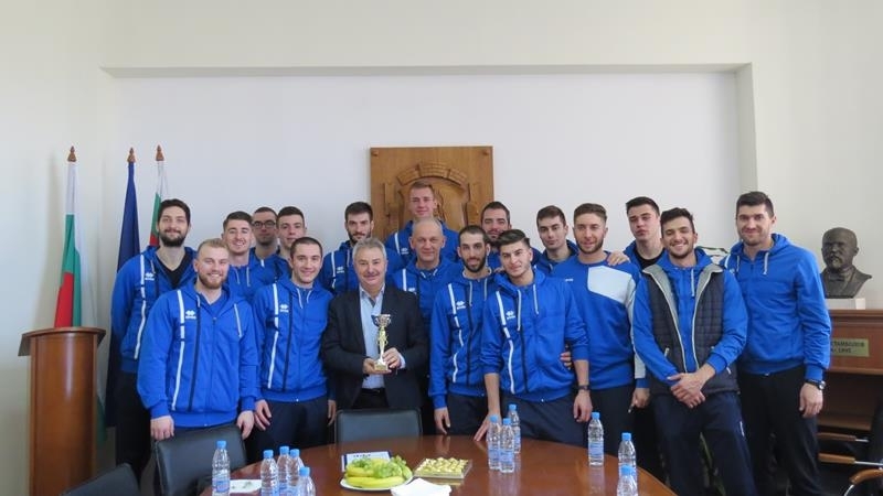 Волейболистите на Монтана гостуваха днес в общината Високите момчета и