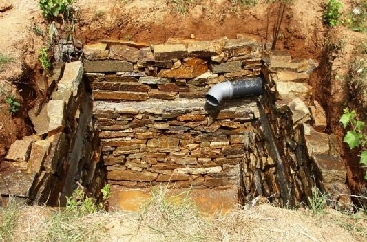 Септична яма застрашава качеството на питейната вода в монтанско село