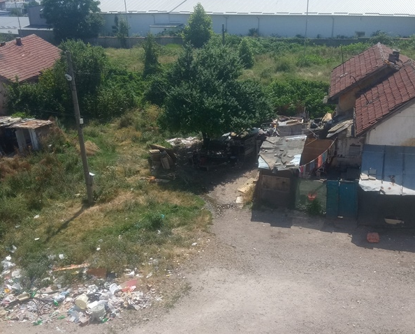 Врачани изреваха: Роми празнуват денонощно, акат и пишкат по поляните в ...