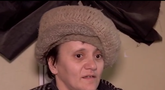 Жена с умствена изостаналост и епилепсия която живее с пенсия от