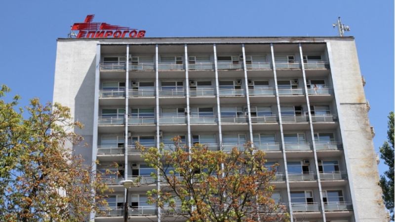 Mъж е скочил от шестия етаж на болница Пирогов в