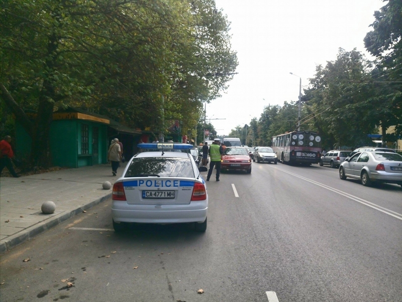 Шофьор е блъснал дете на възлов булевард във Враца съобщиха