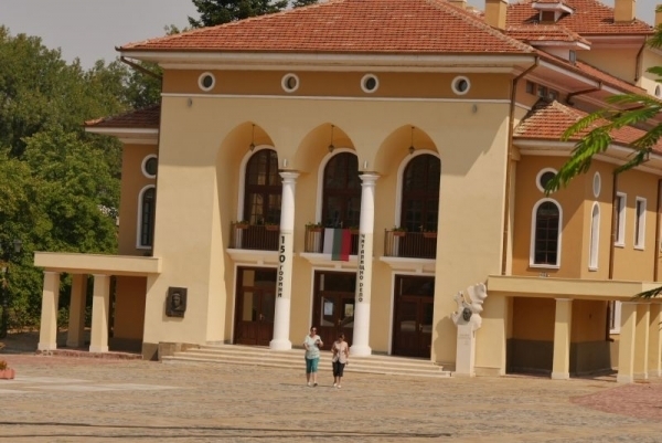 Със стилен концерт храм паметник читалище Надежда 1871 в Оряхово отпразнува