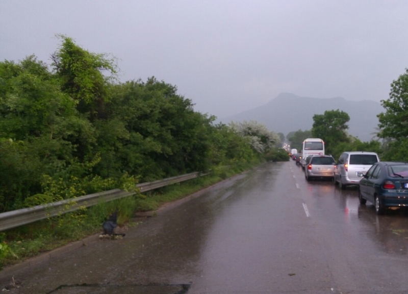 Временно движението по път II 15 Мизия Оряхово се извършва