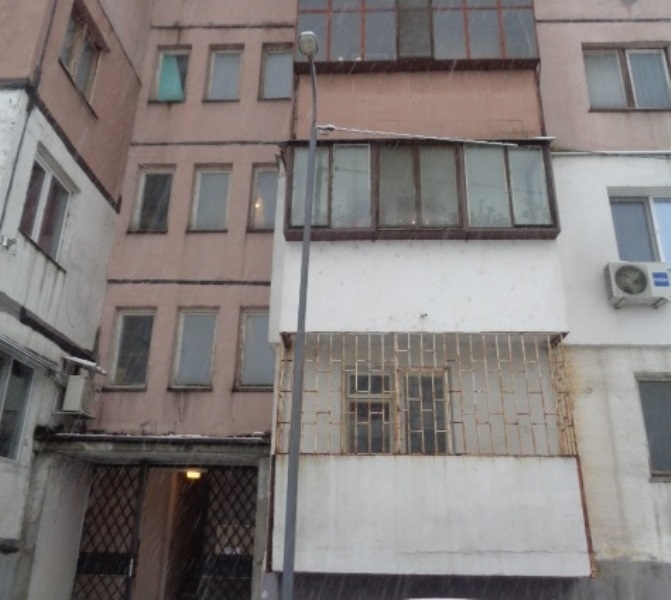 Частен съдебен изпълнител е обявил за публична продан тристаен апартамент