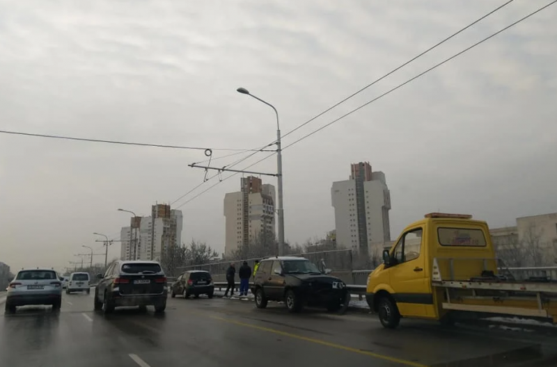 Зрелищна верижна катастрофа в София, тапата е огромна /снимки и видео/